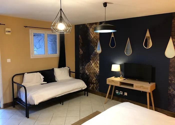 Le Domaine D Helant Couette-café 3*